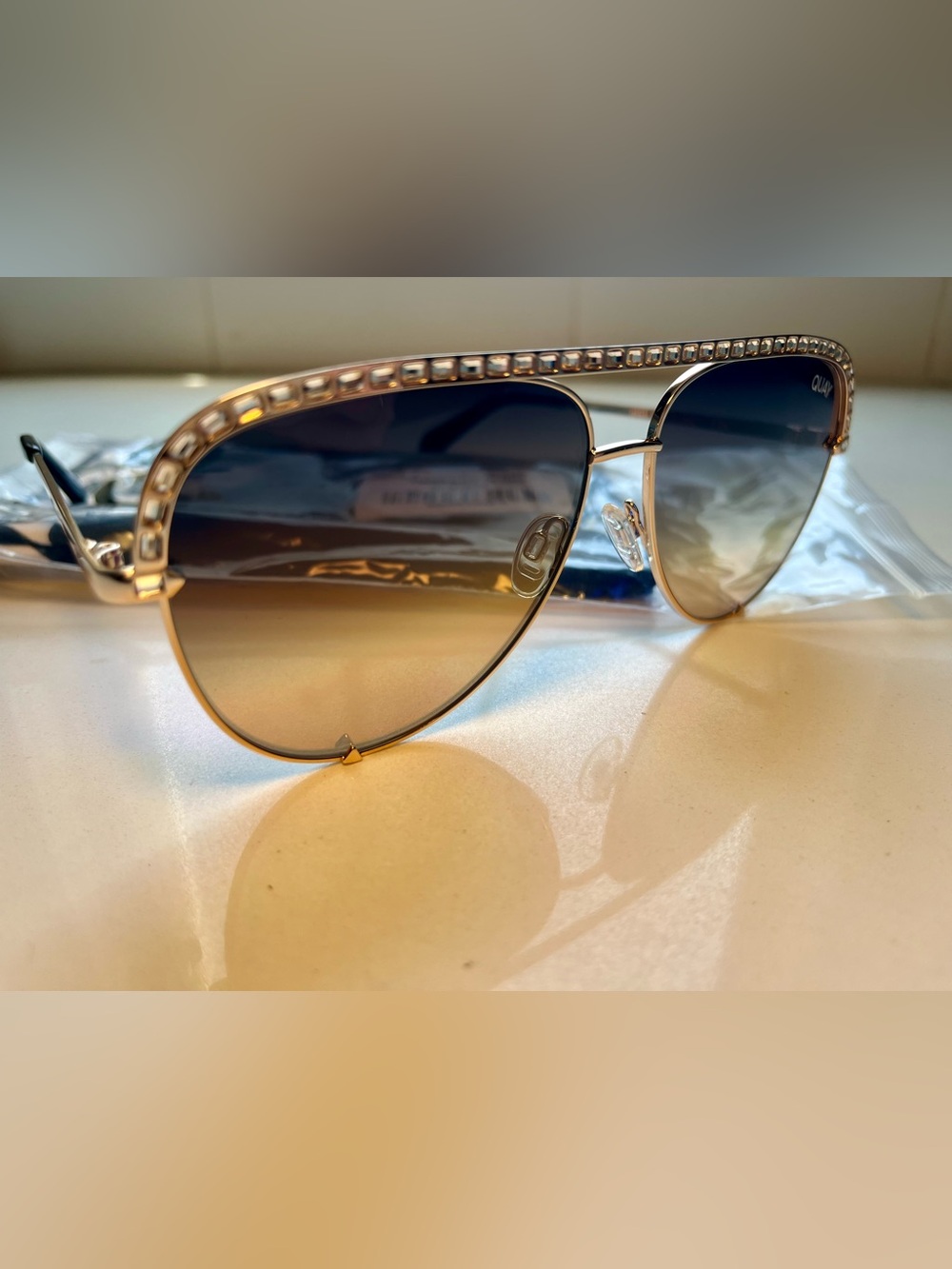 QUAY High Key Bling XL - Rose Gold Frame / Black to Pink Lens - NWT - RARE! - Picture 2 of 7
